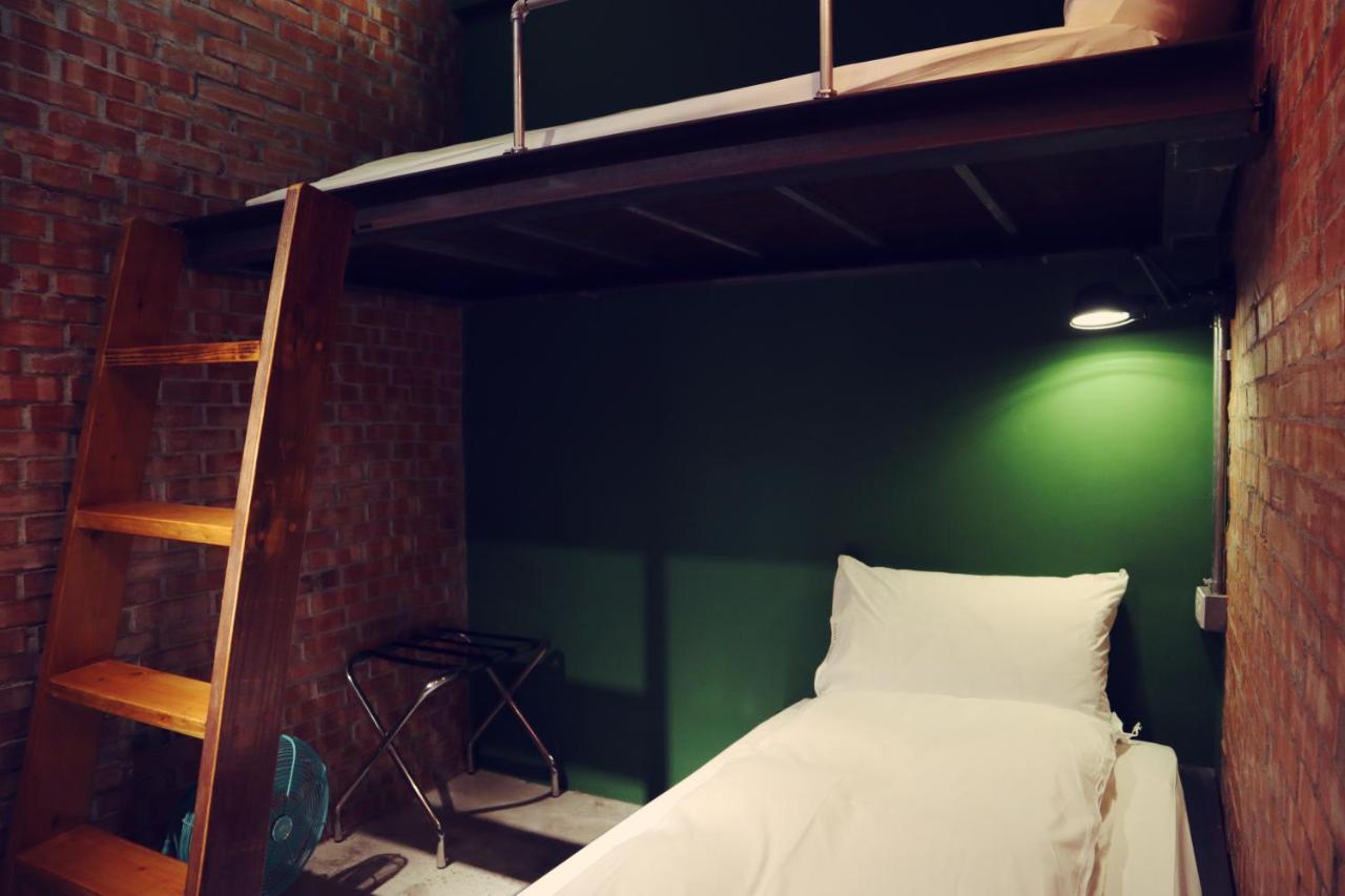 Travel Charger Hostel Хуалиен Сити Екстериор снимка