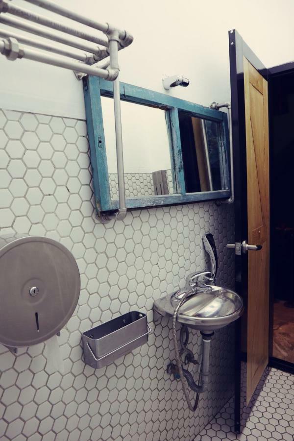 Travel Charger Hostel Хуалиен Сити Екстериор снимка